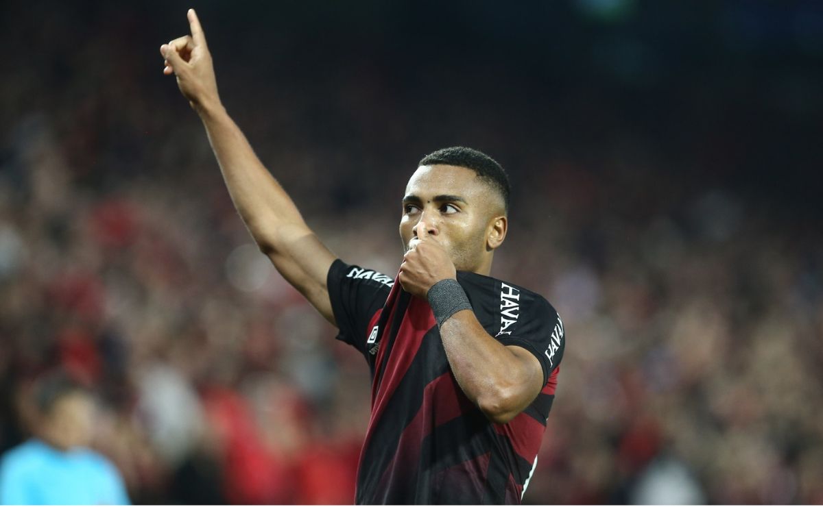 Athletico embala contra o Internacional e cola no Flamengo no Brasileirão