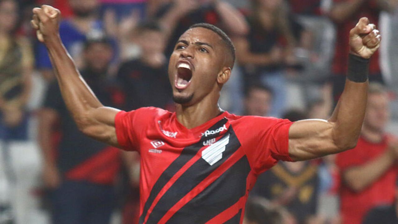 “Ele pagou um preço enorme”: Odair revela bastidores de Leozinho no Athletico