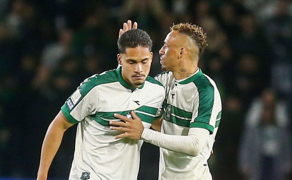 Ex-Flamengo marca em estreia pelo Coritiba no Brasileirão