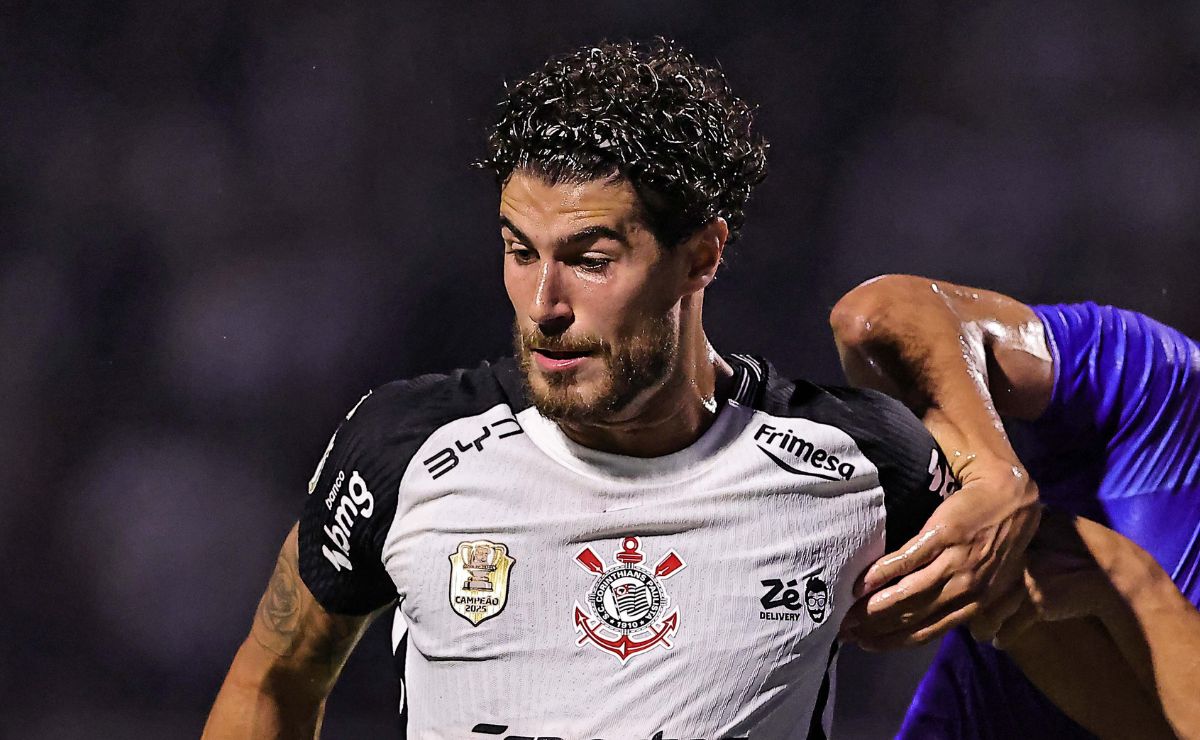 Coritiba esbarra em salários e desiste de dupla do Corinthians