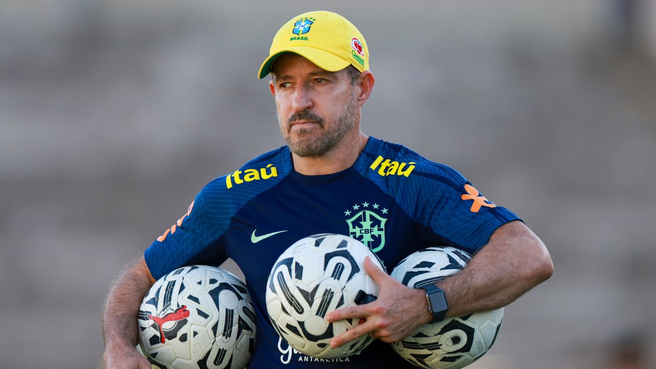 Errata: Ramon Menezes não acerta com o Athletico