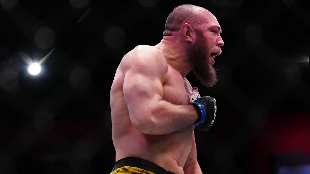 Valter Walker desafia árbitro do UFC após polêmica com Poatan