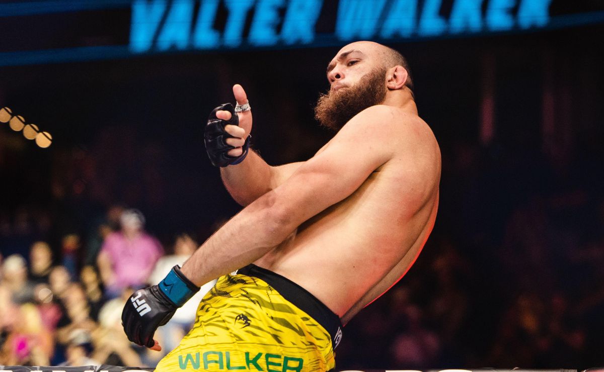 Valter Walker sobe no ranking do UFC após finalização brutal