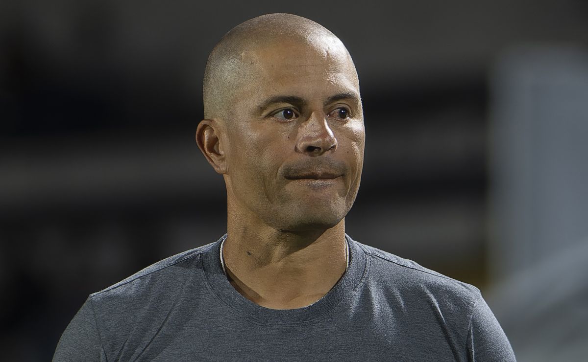 Cria do Athletico opina sobre trabalho com Alex, ídolo do Coritiba