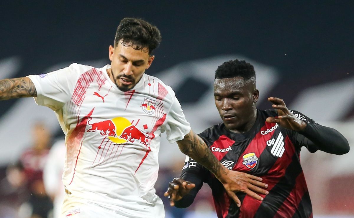 Athletico desperdiça chances e tropeça diante do Bragantino no Brasileirão