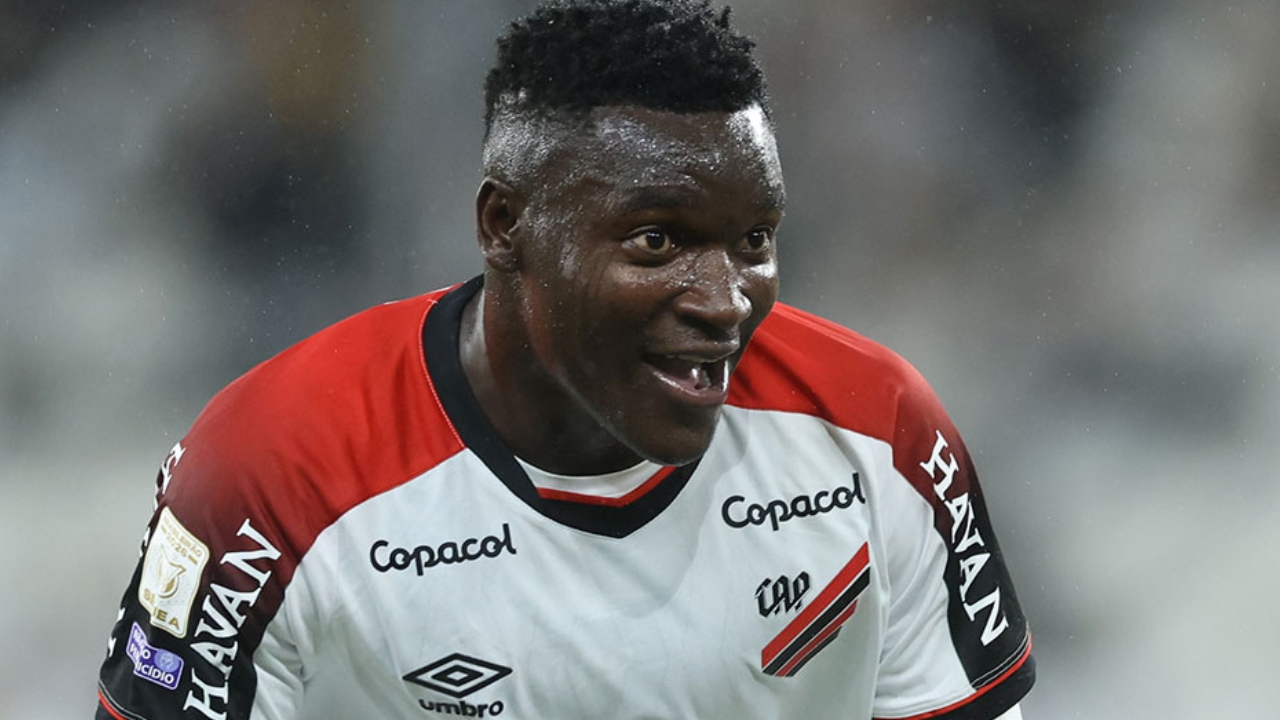 Athletico bate o Botafogo com brilho de Viveros e encosta no Flamengo