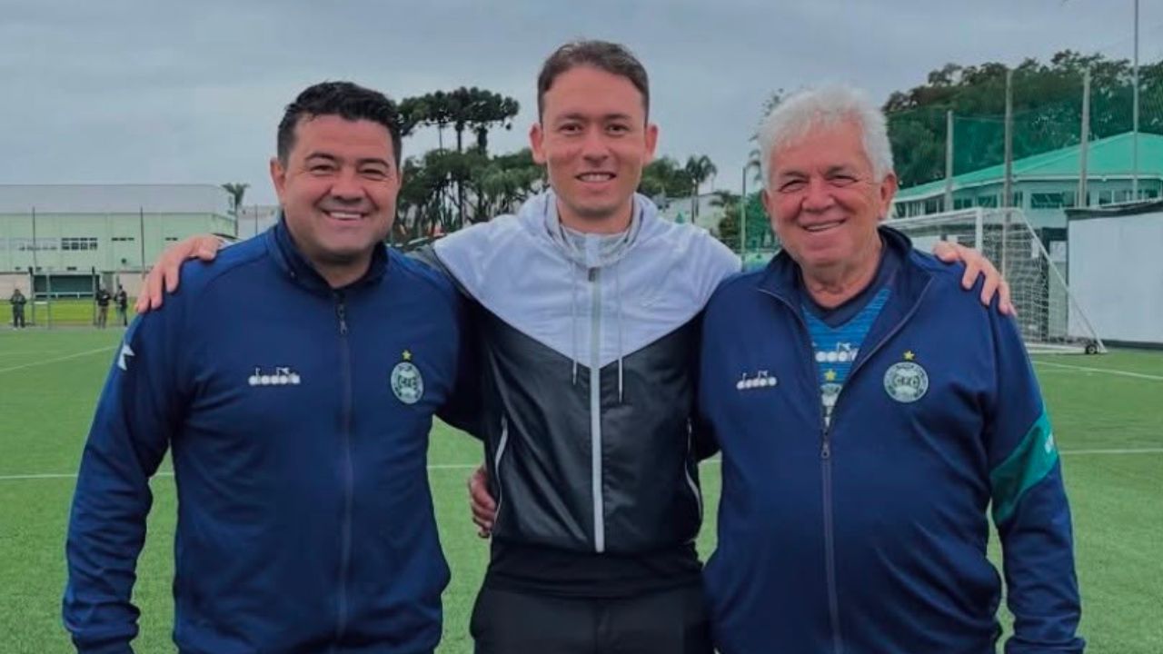 Coritiba demite ex-atacante e aprofunda reformulação nas categorias da base