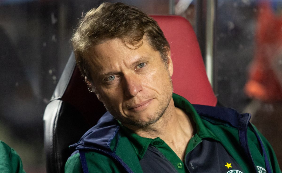 Seabra surpreende no Coritiba e dá chance a jogador ‘esquecido’