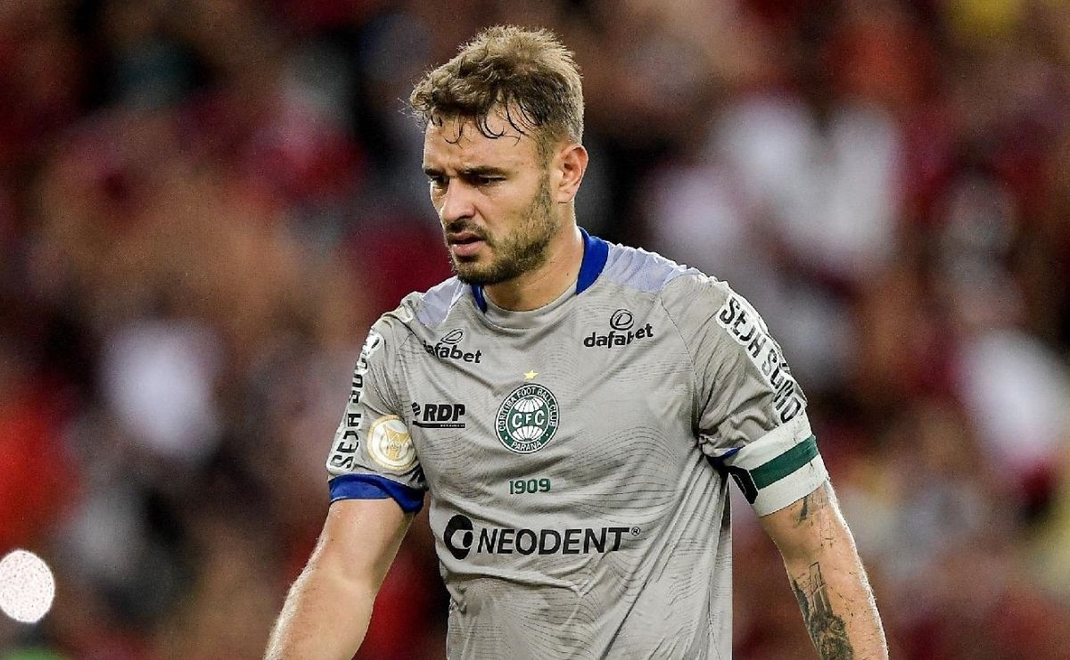 Ex-Coritiba rescinde com clube do Brasileirão e fica livre no mercado