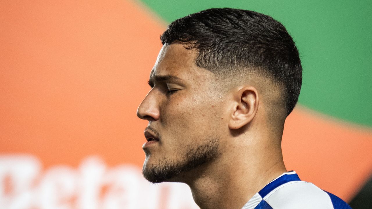 Goleiro do Coritiba tem evolução rápida após lesão e inicia transição