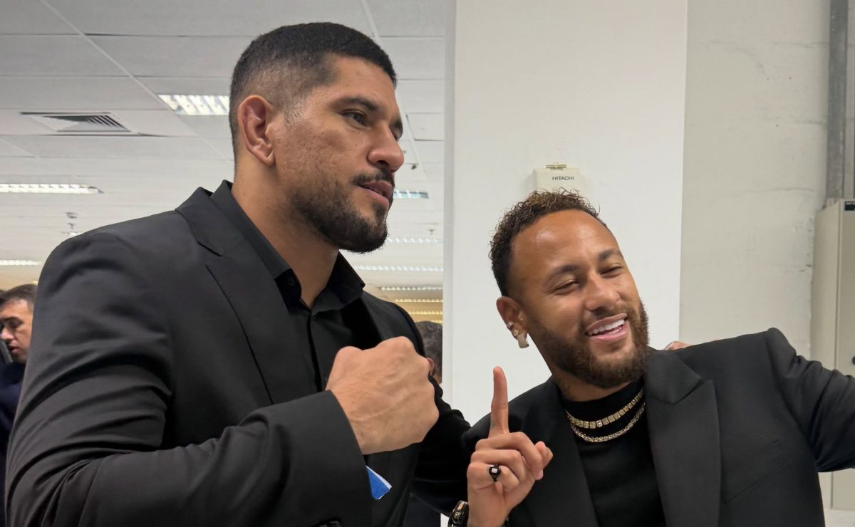 Poatan faz ação com Neymar e ajuda leilão a arrecadar R$ 310 mil