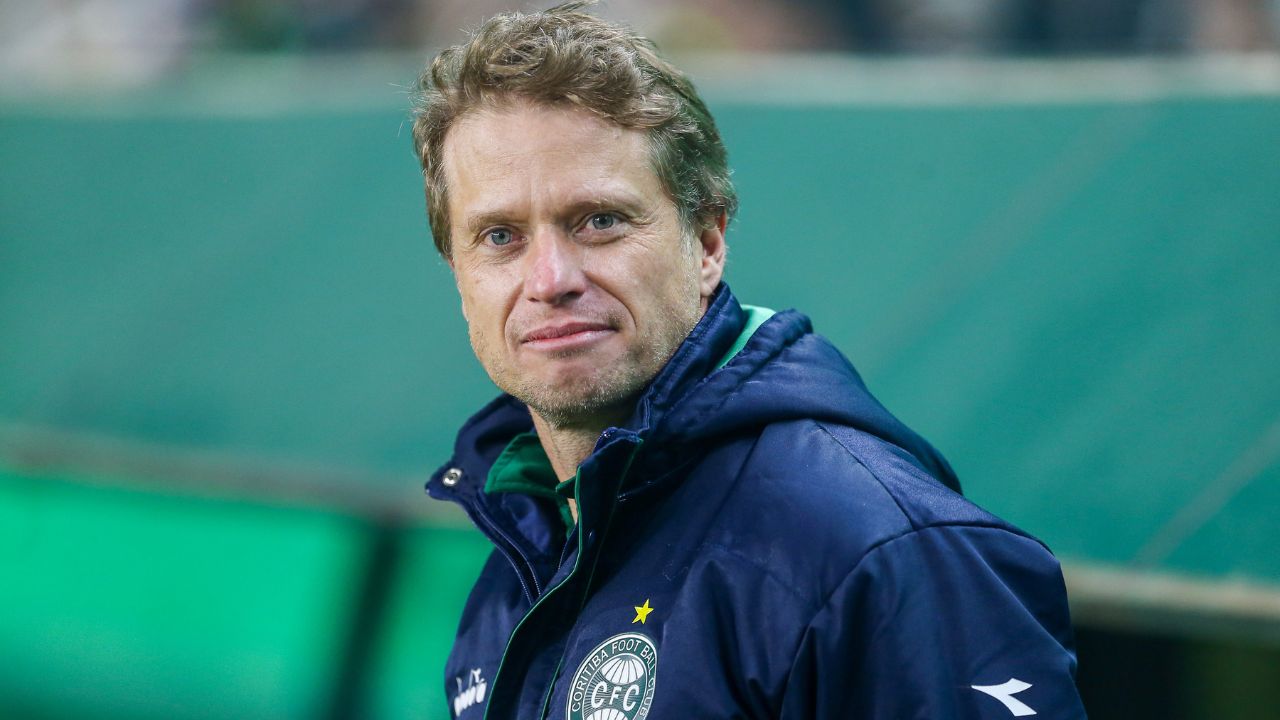 Coritiba foi brilhante e tratou o Corinthians como um time comum