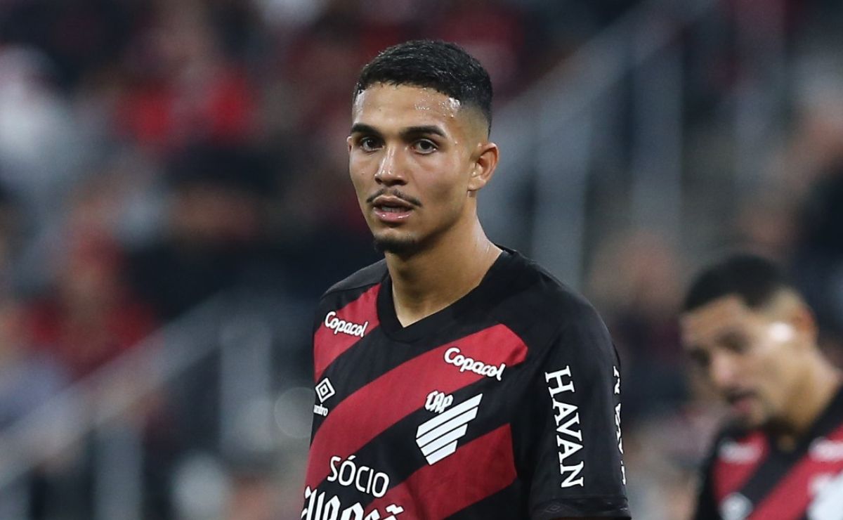 Barcelona manda olheiro ao Brasil para ver promessa do Athletico