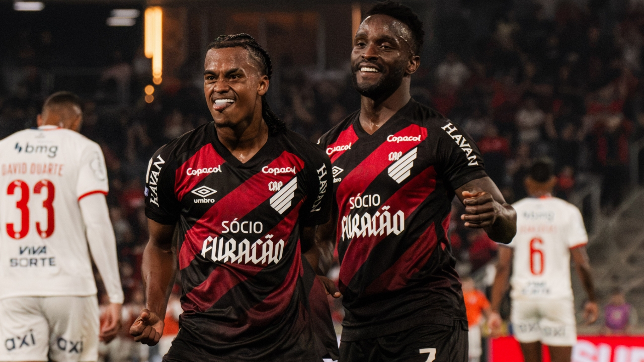 Athletico provoca Coritiba por goleada histórica e ironiza gramado do Couto Pereira