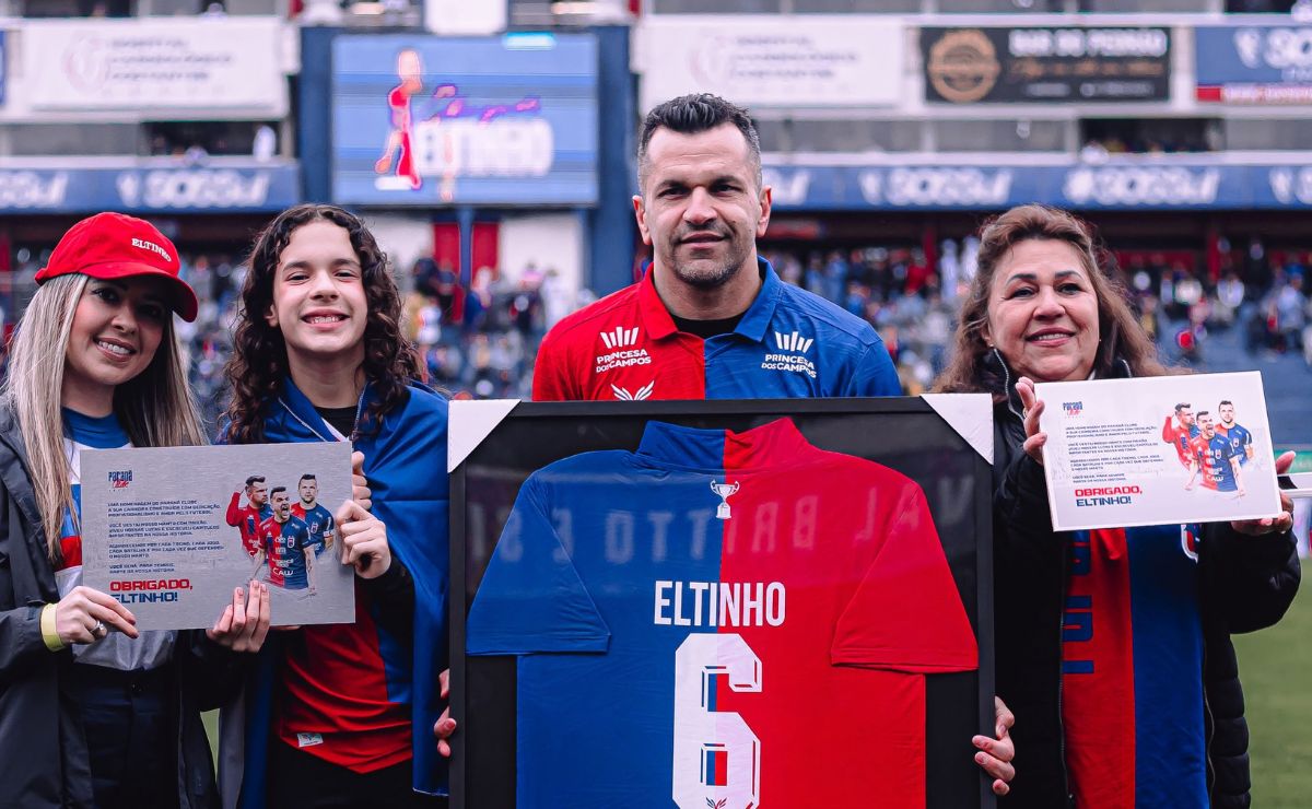 Paraná Clube homenageia Eltinho após despedida dos gramados
