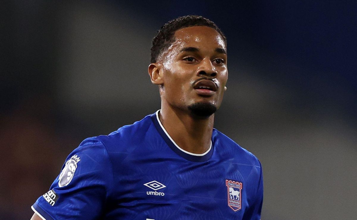 Cria do Athletico vira sensação em clube da Premier League