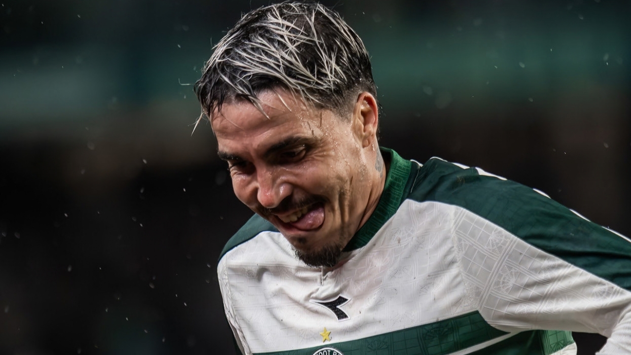 Josué supera marca de Alex no Coritiba e mira recorde da carreira