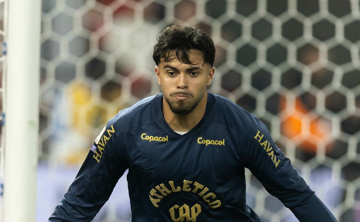 Athletico supera Bahia com milagre do goleiro e volta a vencer no Brasileirão