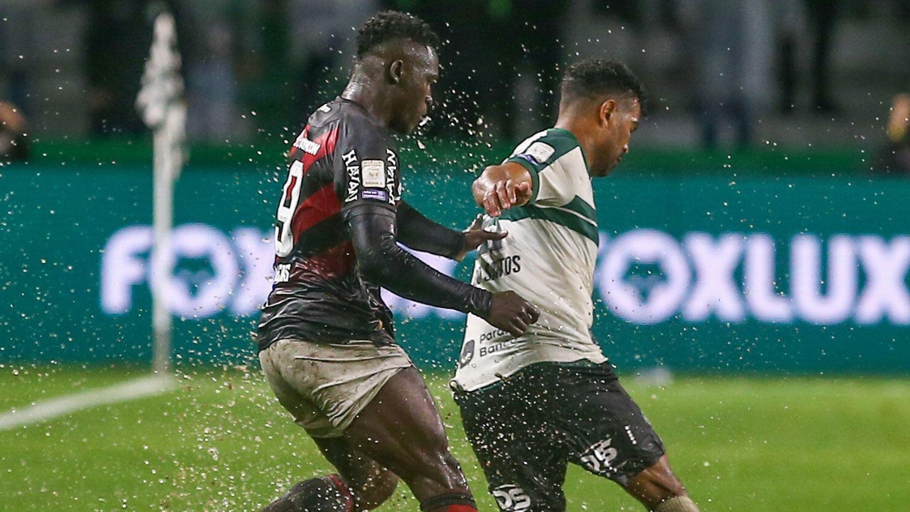 “Bateram nele o tempo inteiro”: Odair defende substituição de Viveros no Atletiba
