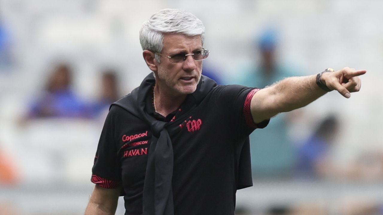 “Olhar de lupa”: Odair liga alerta no Athletico antes do clássico com o Coritiba