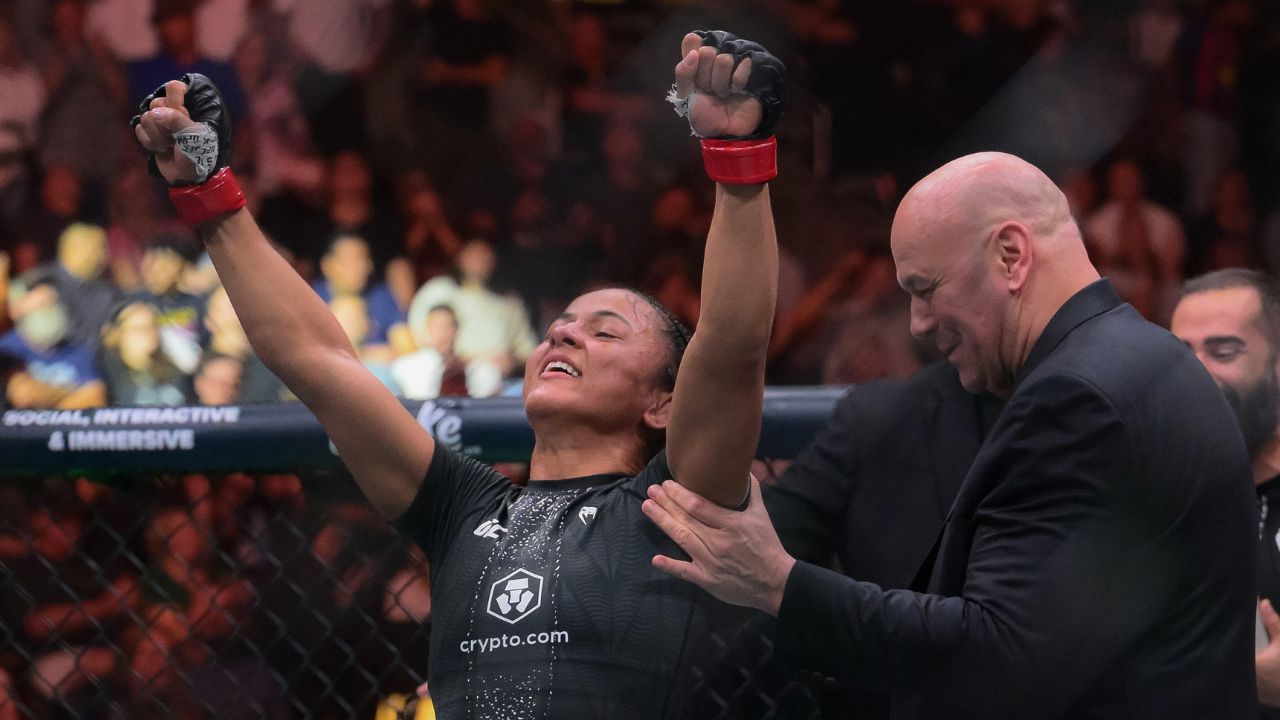 UFC 332: Brasileira fatura premiação milionária com cinturão, mas é superada por compatriota