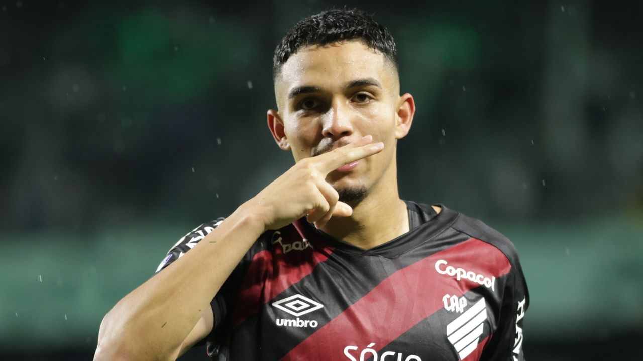 Dupla do Athletico lidera ranking dos jogadores que mais valorizaram em 2026