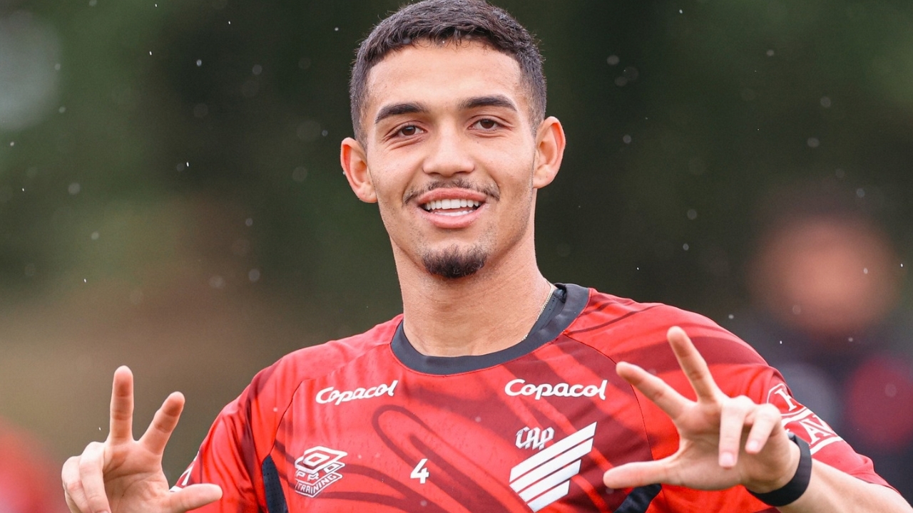 Flamengo monitora jogador do Athletico e quer repetir sucesso de Léo Pereira