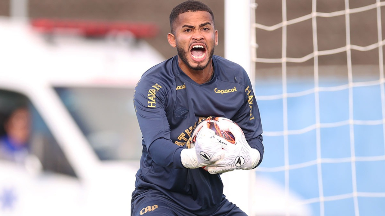 Terceiro goleiro do Athletico mantém tradição de sucesso em pênaltis