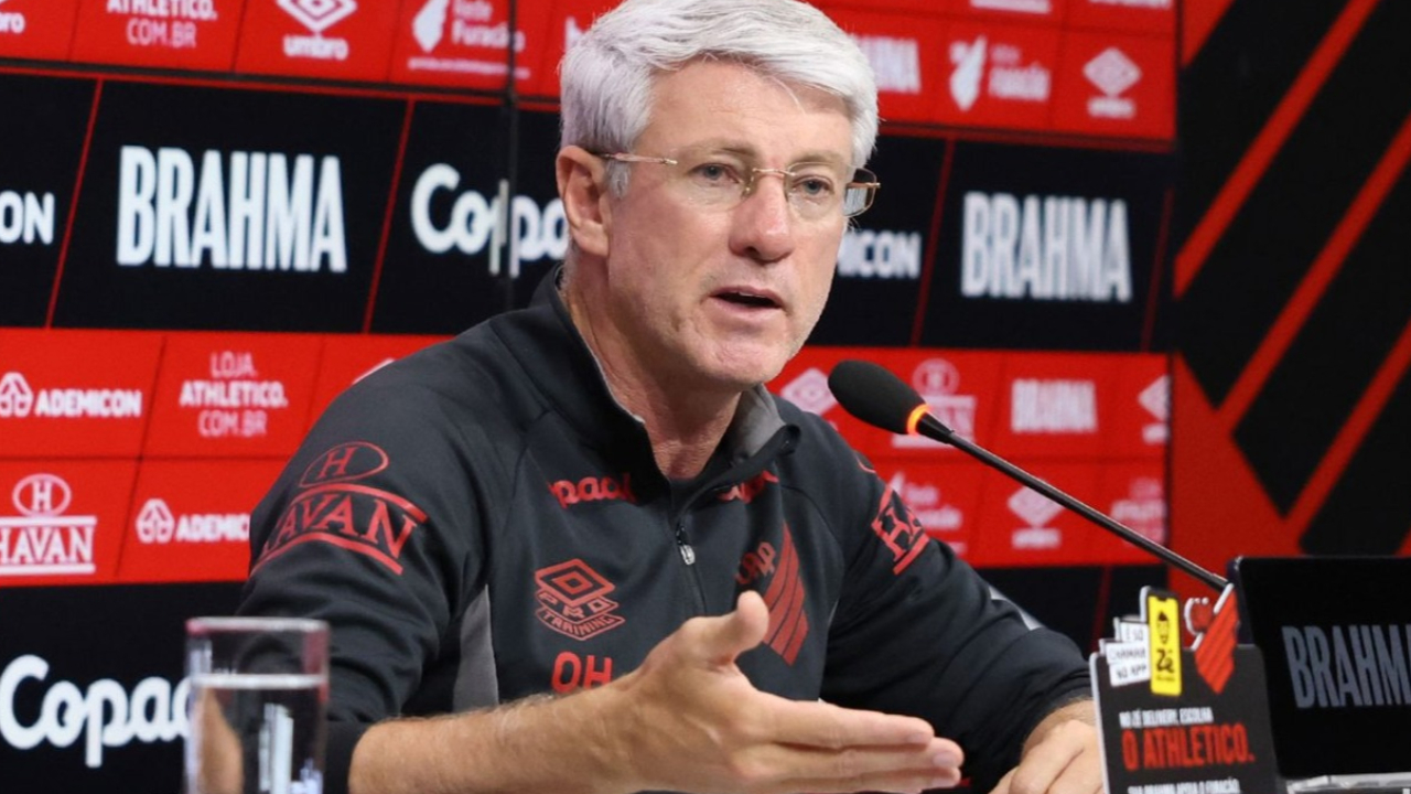 Após falhas, Mycael recebe recado de Odair sobre futuro no Athletico