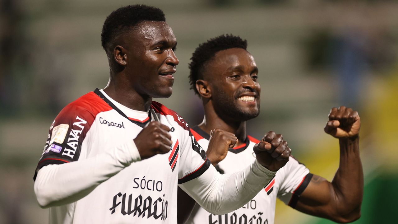 Chapecoense x Athletico: Viveros comanda goleada do dominante Furacão na Arena Condá