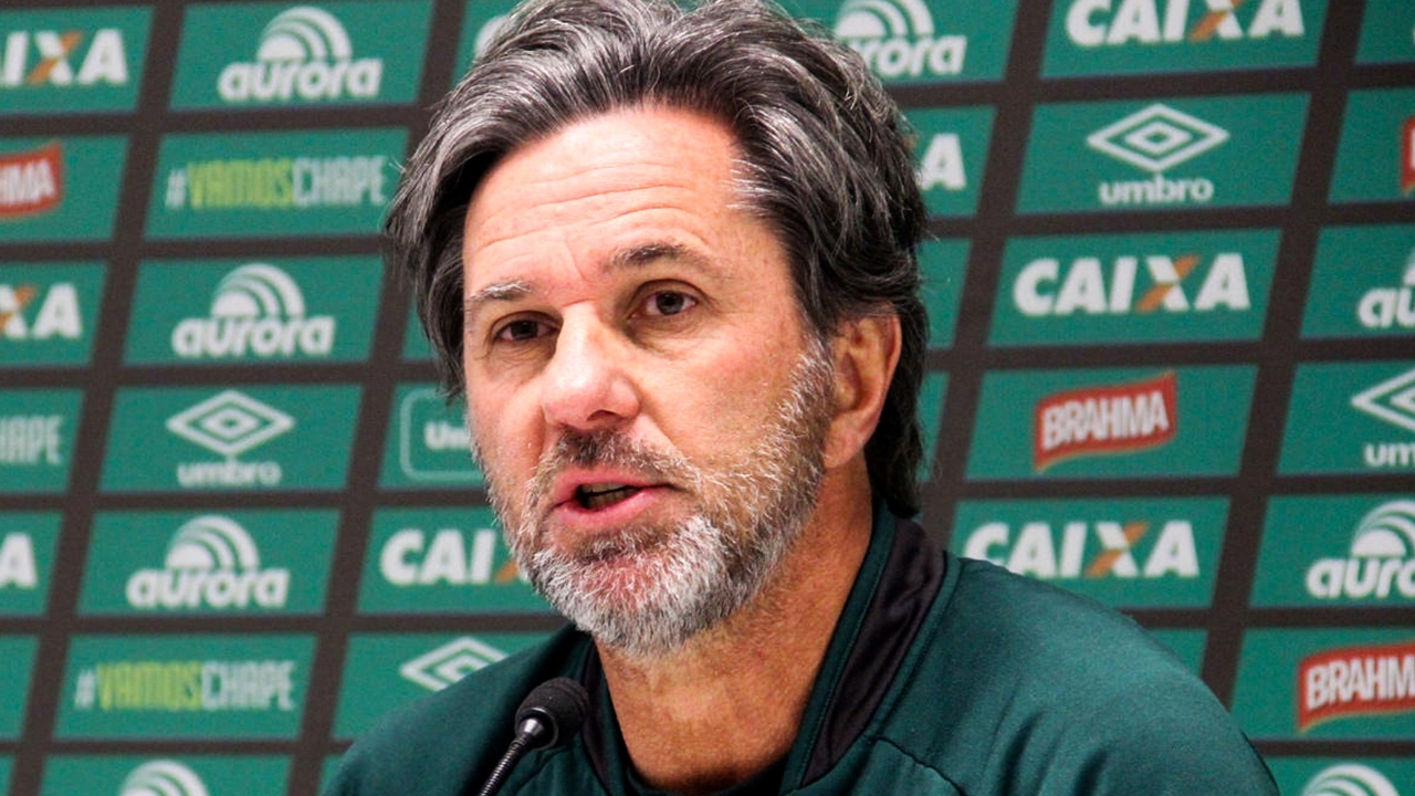 Acidente da Chapecoense: Quase 10 anos depois, ações da família de Caio Júnior não chegaram ao fim