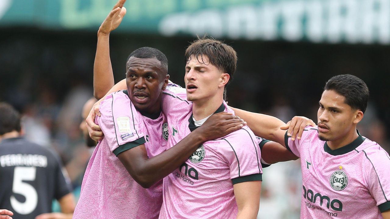 Coritiba x Botafogo: Coxa iguala a pior sequência no Brasileirão e torcida vaia no Couto Pereira