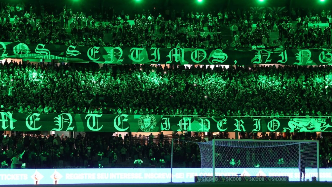 Coritiba registra segundo melhor público no Brasileirão, mas derrete no fim e revive o Grêmio