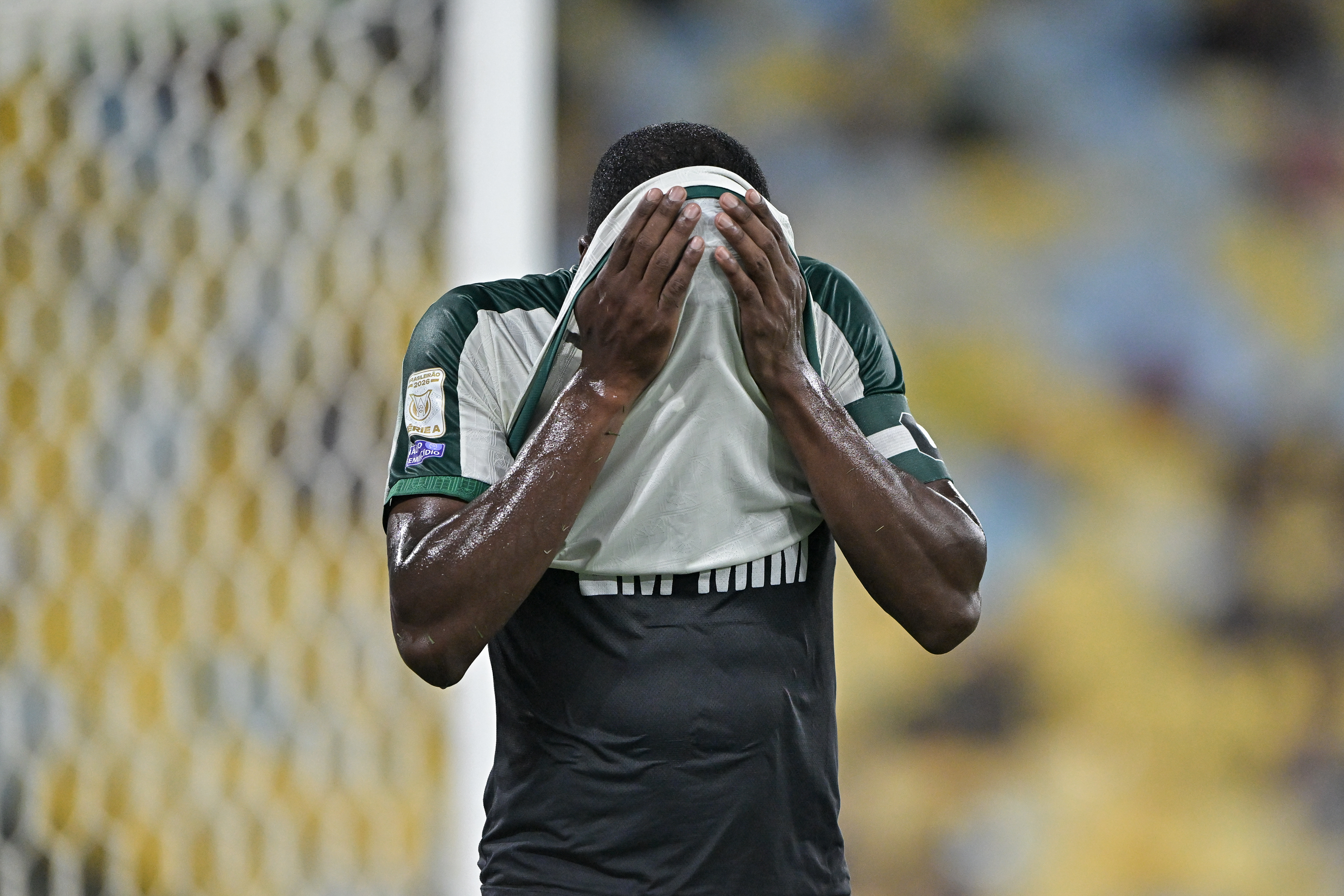 Savarino acaba com o Coritiba, que precisa reagir agora para não flertar com desastre no Brasileirão