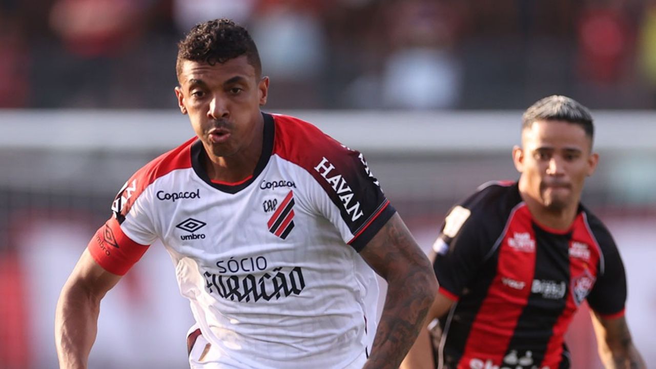Vitória x Athletico: Furacão sofre com ponto fraco, mas pontua fora de casa
