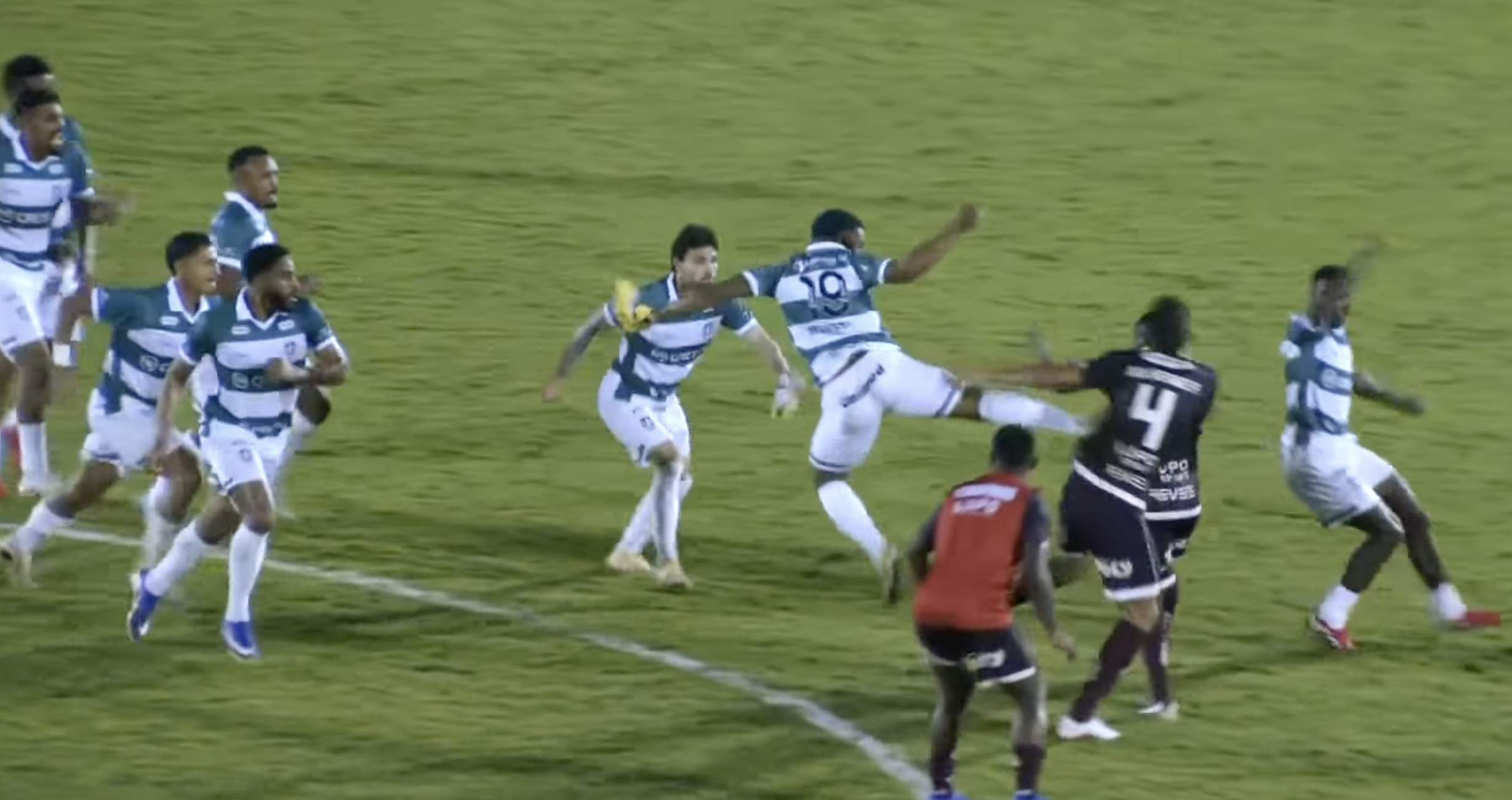 Com provocação e pancadaria no final, Maringá vence Ferroviária e conquista o inédito título da Série C