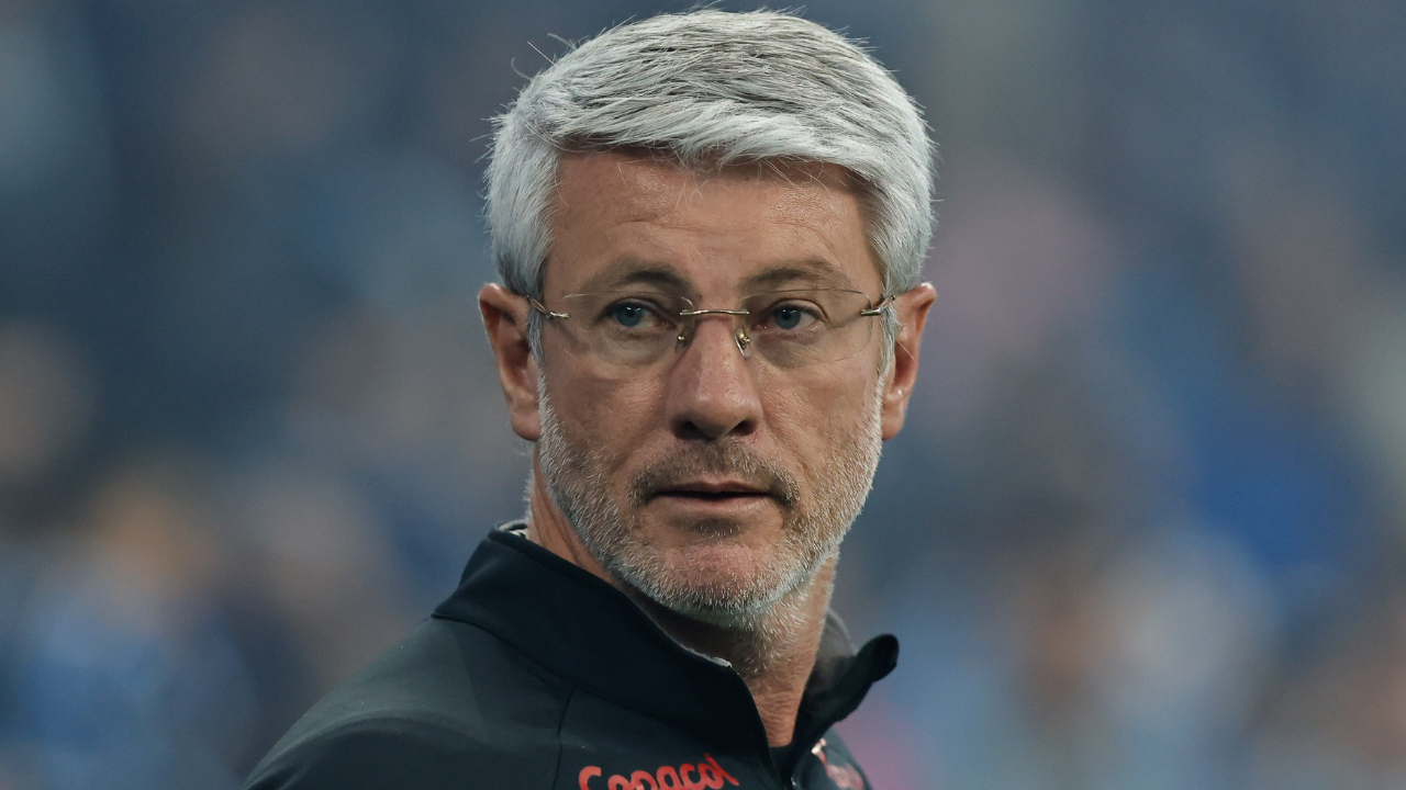Odair se irrita com pergunta e nega oscilação do Athletico na Série A