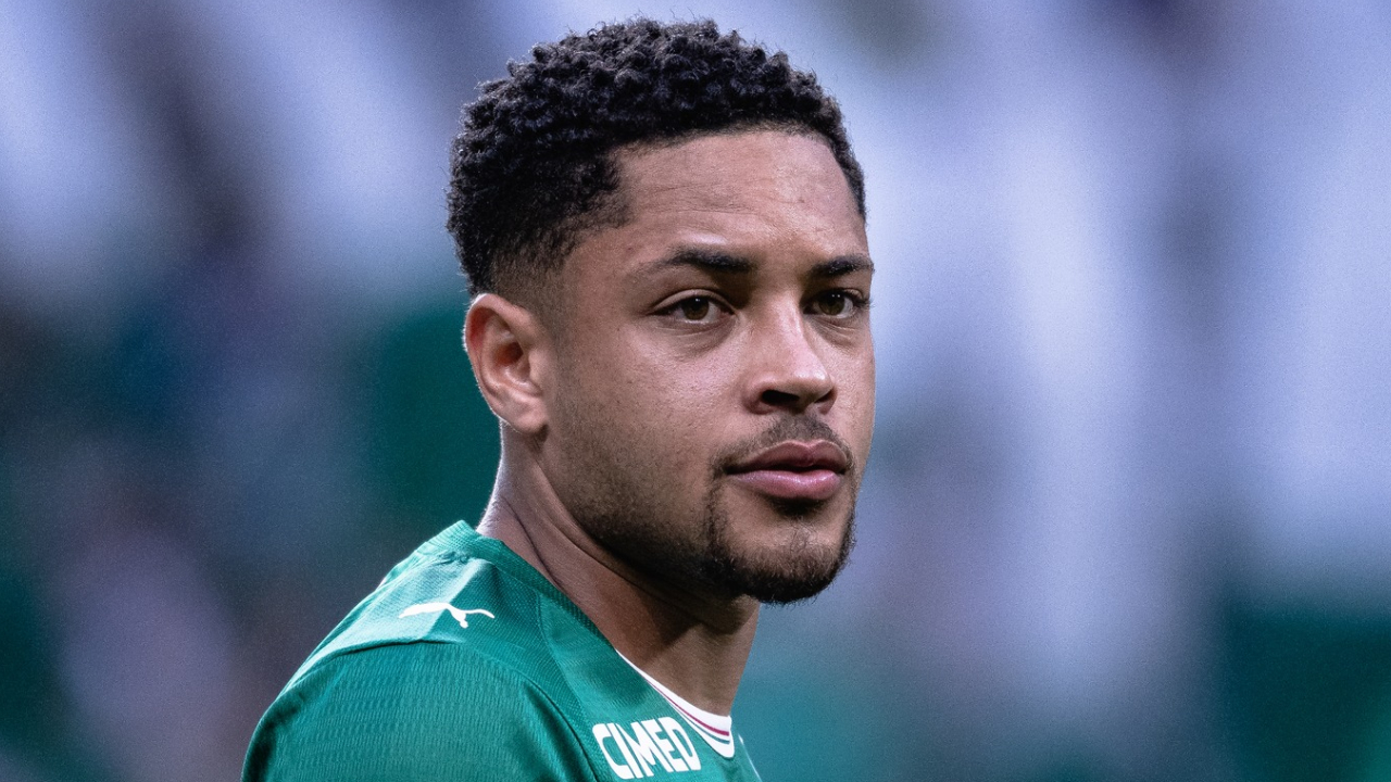 Após render fortuna ao Athletico, Vitor Roque amarga temporada turbulenta no Palmeiras