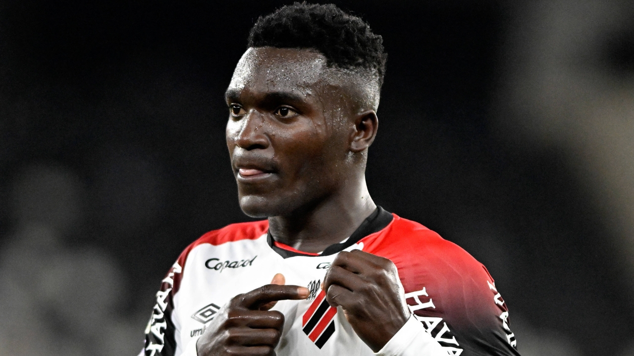 Com mais dois gols, Viveros supera uruguaio e sobe em ranking histórico do Athletico